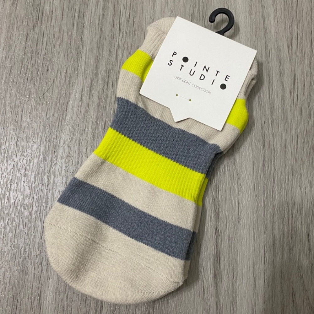NWOT POINTE STUDIO Grip Sock Size Small